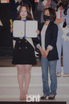 [bnt포토] 슈퍼인플루언서어워즈에서 기념촬영하는 씨케이닷상 허예다움-정현 대표