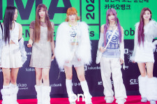 [bnt포토] 뉴진스 민지 포토타임 전 멤버들 먼저 챙기는 민리더(MMA2022)