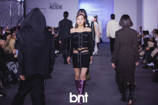 [bnt포토] 다크카리스마로 가득한 뉴웨이브보이즈 패션쇼 피날레워킹
