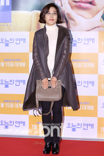 가수 이선희, 경찰조사 12시간 후 귀가…“횡령 혐의 부인”