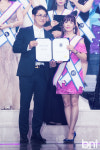 [bnt포토] '기념촬영하는 베스트커머스상 신주영'(슈퍼인플루언서어워즈)