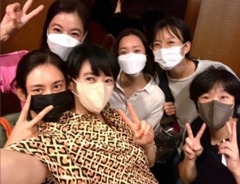 김혜수, 생일 맞아 여배우들 총출동... 한효주·한지민·추자현 라인업 美쳤다!