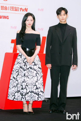 [B포토+] 김지원-김수현 ''눈물의 여왕' 엔딩은 어떤 사진 느낌일까요'