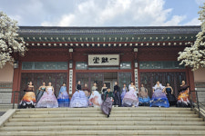벚꽃엔딩... ‘탄초’ 삼청각 패션쇼 성료
