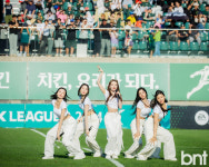 [포토] 엑신 김포솔터축구장에 뜬 5인 매력덩어리들