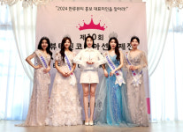 [포토] 진-선-미 수상자들과 한빛4단 김민경 회장 한류뷰티의 발전을 위하여1! (뷰티퀸코리아선발제전 2024)