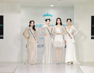 진선미 수상자와 한빛단 김민경 회장 기념 촬영 (제3회 코리아웨딩미인선발대전 2025) [포토]