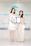 한빛단 김민경 회장, 제3회 코리아웨딩미인선발대전 2025 미 수상자 박민영 시상 [포토]