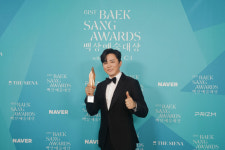 조정석, ‘백상예술대상’ 첫 수상 “노력하는 배우될 것”