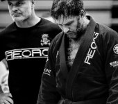 47세 톰 하디, 중년 액션배우의 비애... “몸 산산조각 나는 기분”