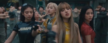 “닭다리 잡고 삐약삐약”… 블랙핑크 신곡 MV 논란