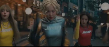 “닭다리 잡고 삐약삐약”… 블랙핑크 신곡 MV 논란