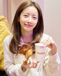 최수정, 치킨은 사랑입니다 [포토]