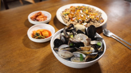 동네한바퀴 양주 도토리 칼국수·막걸리 이화주