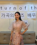 채시라, 우아한 드레스 자태…‘K-가곡 슈퍼스타 in 코리아’ 본선 MC 출격