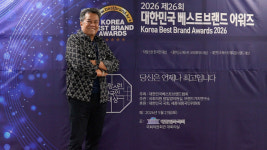 제6회 한류연예대상에서 기념촬영하는 캄보디아 뷰티사업가 콴차이 [포토]