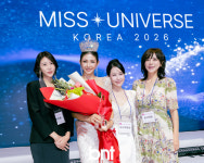 '기념촬영하는 김소은 대표원장-진 김유림-박지은 대표-이지영 원장'(미스유니버스코리아) [포토]