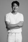 조현재, 새 프로필 공개… 여유로운 카리스마