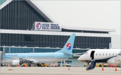 김포국제공항, 25년만에 새 간판으로 국제선 승객 맞아