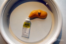 소비사회 속 인간의 모습을 오원색으로 표현...김리현의 위지윅展