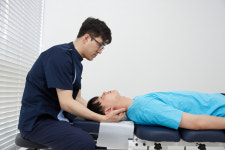 [건강연재칼럼] 교통사고 이후 뻐근한 목 방치하지 마세요