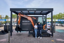 HD현대오일뱅크, 직영 주유소서 미니굴착기 판매