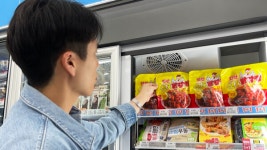 APEC 열기에 또다시 치킨열풍… 업계 신흥 강자는 GS25?