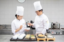 전국 구내식당 밥맛 품질 혁신 착수 아워홈, 셰프 10명 밥 소믈리에 자격 취득…표준 매뉴얼 고도화·현장 교육 강화