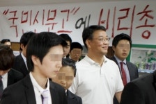 수원여대, 노조 농성에직장폐쇄맞불