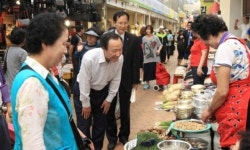 홍일표 의원, 명절맞아 석바위시장 방문