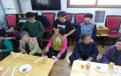 수원초, 고등동 경로당서 봉사활동