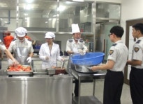 인천서부경찰서 구내식당 운영위원회 | 서부署 전의경 사랑의 삼계탕 배식