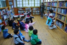 책만 보는 도서관 안녕...오감으로 세상 읽는다