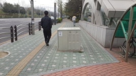 인도 중앙에 배전반 … 안전 위협
