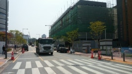 수원 이의동 유치원 앞 공사차량 곡예 질주