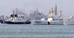 [인천일보 포토] 북항 인근 해상 기름 유출 … 원인 미상