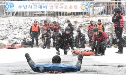 인천일보 포토 초를 다투는 수난구조훈련