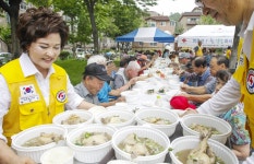 인천일보 포토 대한적십자사 경기도지사, 삼계탕 대접
