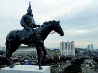 동구 신정희 동상 건립하고도 시끌