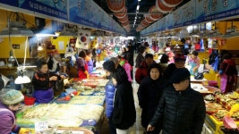 성탄절 발길은 종합어시장으로