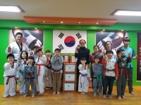 경희대통일태권도도장, 라면12상자 광명3동 주민센터에 기탁