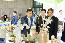 김포꽃 전시회 방문한 유영록 시장
