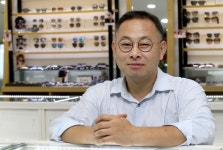 [이경헌 ㈔ 휴먼비전상임대표] 어둠 밝히고 희망 선물 … 소외이웃 안아주는 안경사