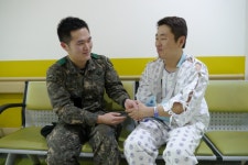 교통사고 현장서 시민 목숨 구한 용감한 군인