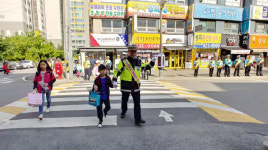 블록베이커리 안양벌말점 | 안양동안경찰서, 벌말초교에서 안전운전 캠페인벌여