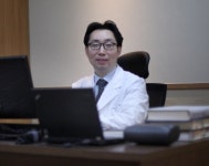 [한방칼럼]  오십견을 치료하려면