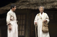 연극 봄날, 34년 전 아버지가 돌아왔다