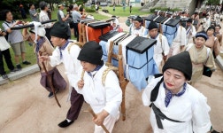 강화고려문화축전 … 팔만대장경 옮기는 그 모습