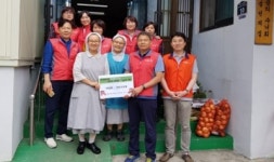 한국마사회 인천중구지사, 천사기부함 모금액 전달