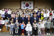 고사리손으로 평택항의 미래 잘 그렸어요